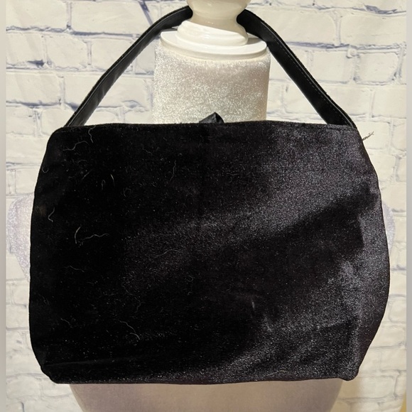 Victoria's Secret Pearl Heart Black Velvet Cutout Pattern NWT - Picture 2 of 6